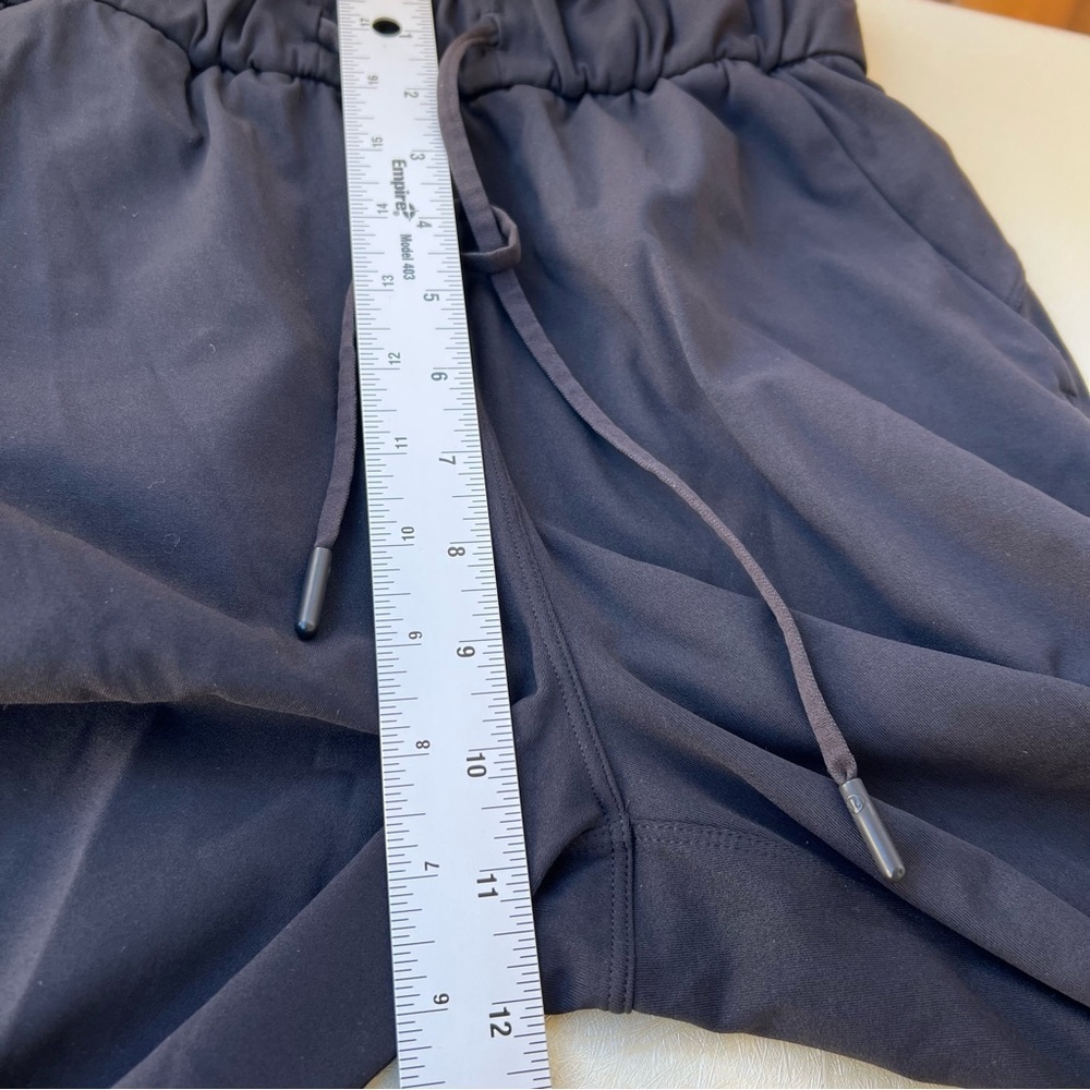 Lululemon Stretch High Rise Jogger Paper
Bag Waist Women’s Size 2 - Picture 6 of 8